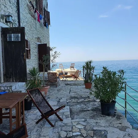In Mit Garten Und Terrasse Und Meerblick
